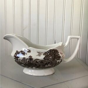 Vintage romantic England gravy boat and plates (4)